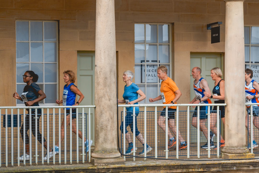 Runners at Piece Hall